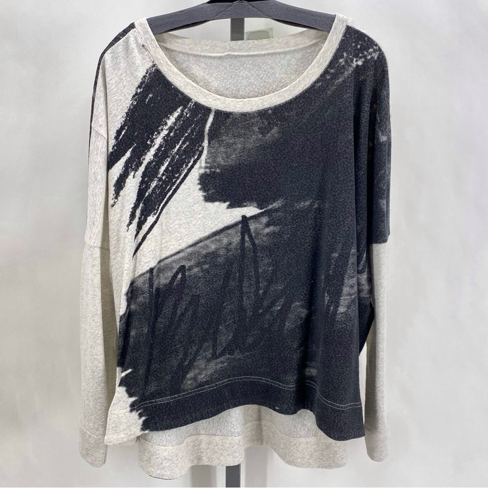 Moyuru Black and Gray Crew Neck Sweater
